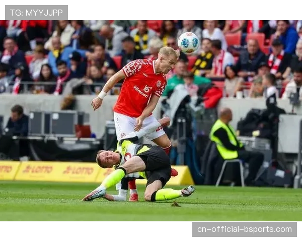 美因茨18岁中卫波图尔斯基头球破门 年轻球员在保级战中崭露头角